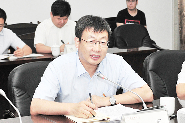 世界杯官网副校长,挂职青岛大学党委常委、副校长刘军主持签约仪式 世界杯官网副校长,挂职青岛大学党委常委、副校长刘军主持签约仪式